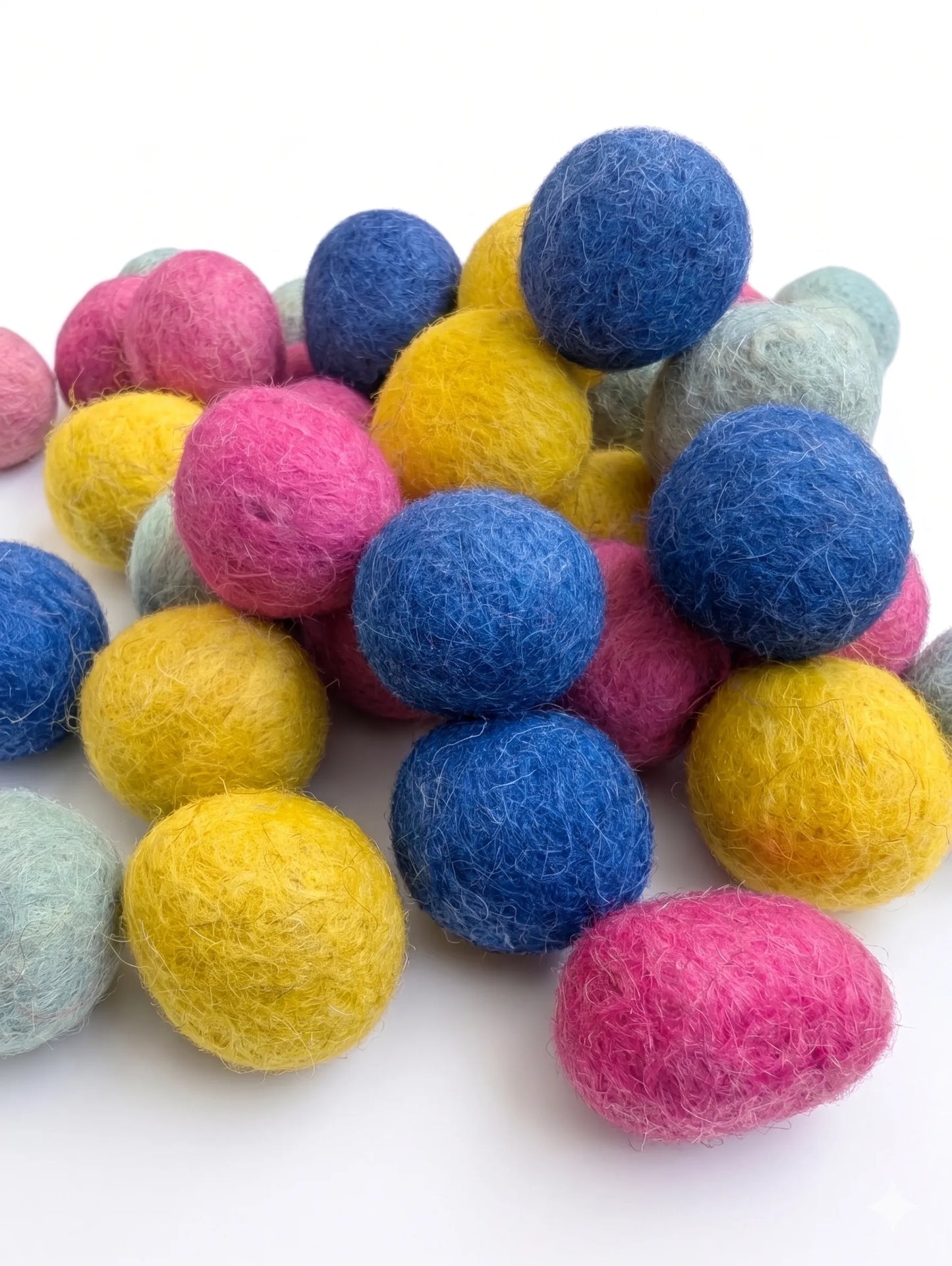 PawPoms™ — Handmade Woolen Cat Toy Balls